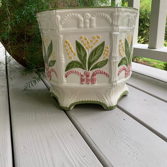 Cache pot - Picture 2 of 2